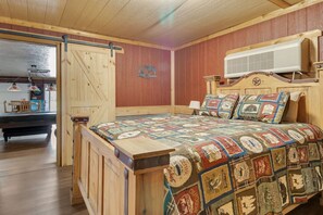 3 bedrooms, desk, iron/ironing board, free WiFi