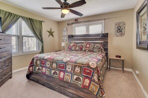 3 bedrooms, desk, iron/ironing board, free WiFi
