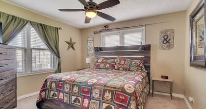 Lakeside Retreat & Game Haven!