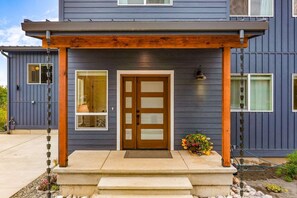 Exterior detail - BPD01 - Cedarcrest House (Blaine)