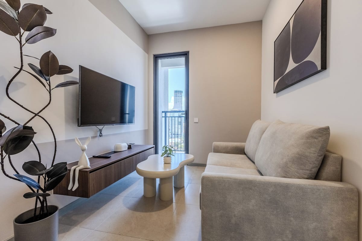 Deluxe Apartment, 2 Bedrooms, City View | Living area | Smart TV