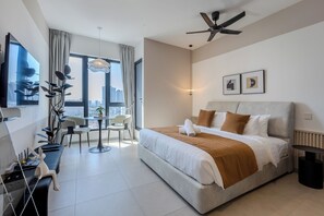 Deluxe Studio, 1 King Bed, City View | Iron/ironing board, free WiFi, bed sheets, wheelchair access - 22 Macalisterz (George Town)
