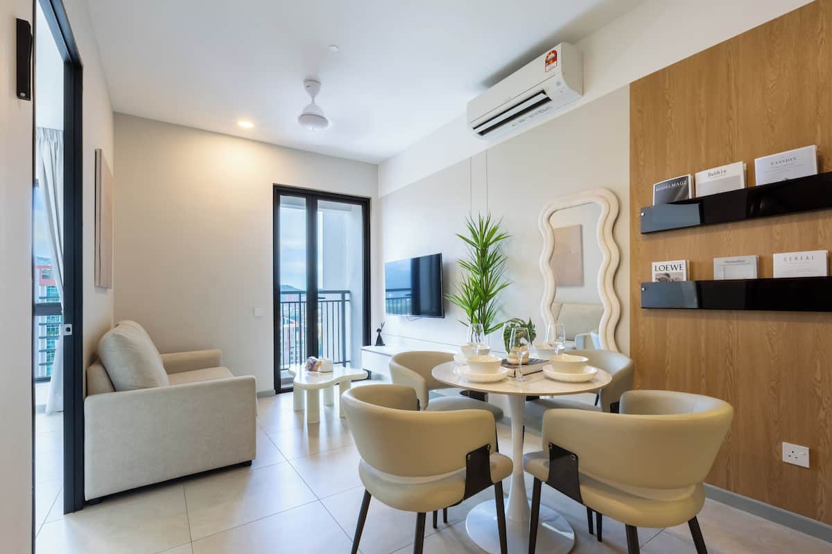 City Apartment, 2 Bedrooms, City View | Living area | Smart TV
