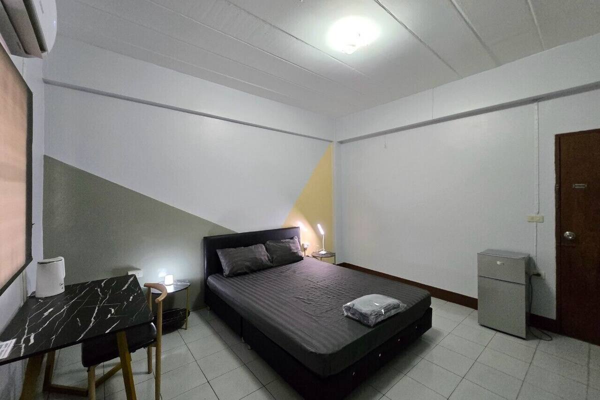 Standard Double Room, City View | Desk, free WiFi, bed sheets