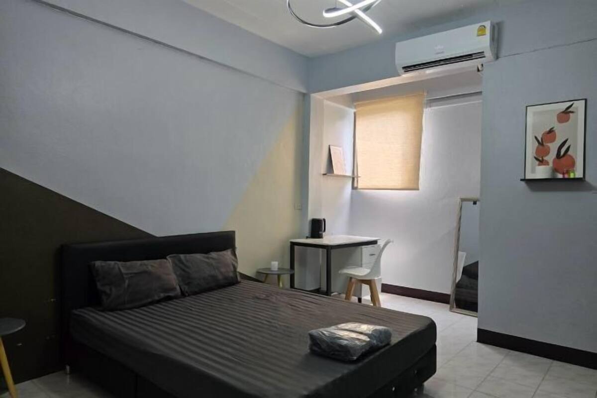 Desk, free WiFi, bed sheets