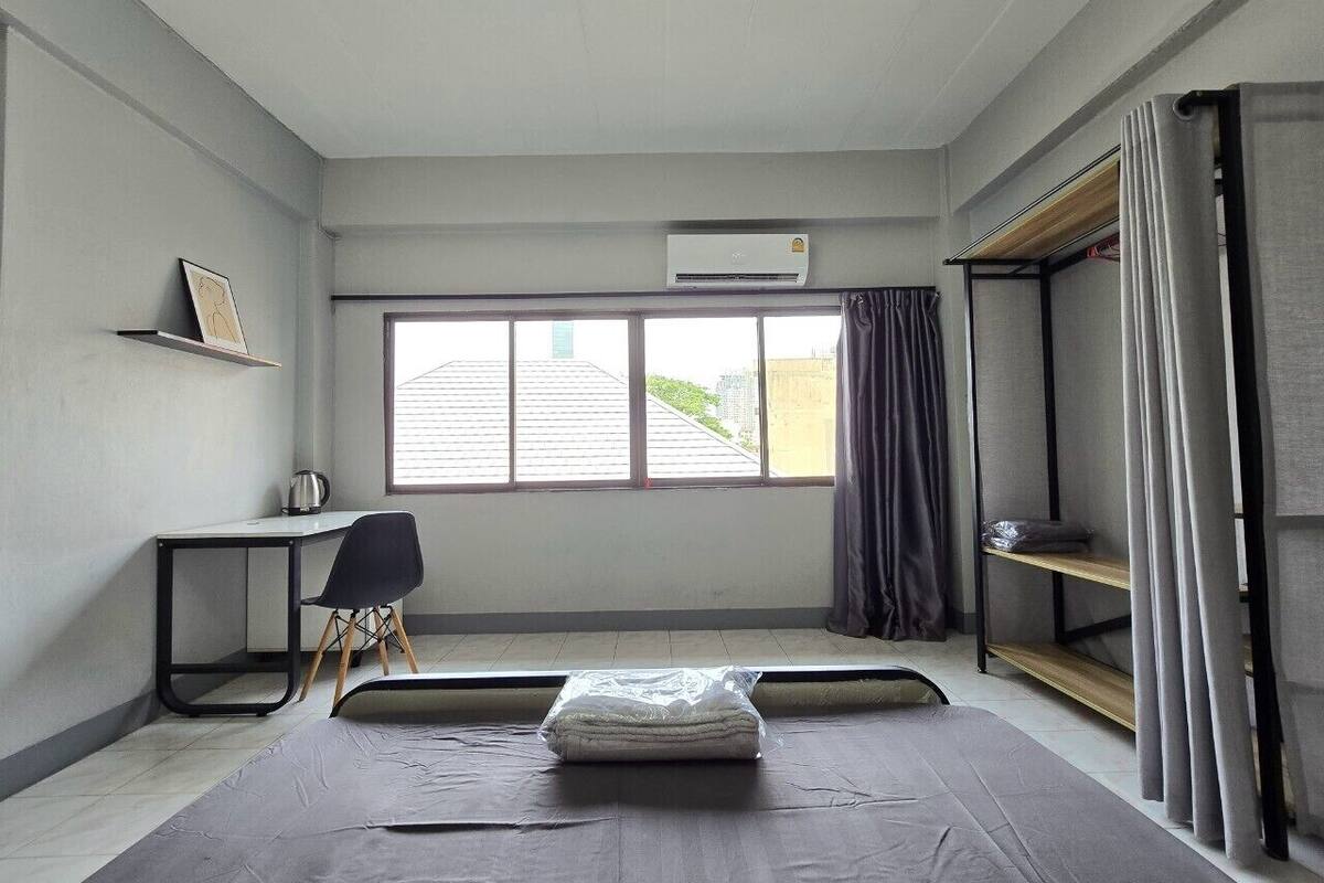 Superior Double Room, City View | Desk, free WiFi, bed sheets