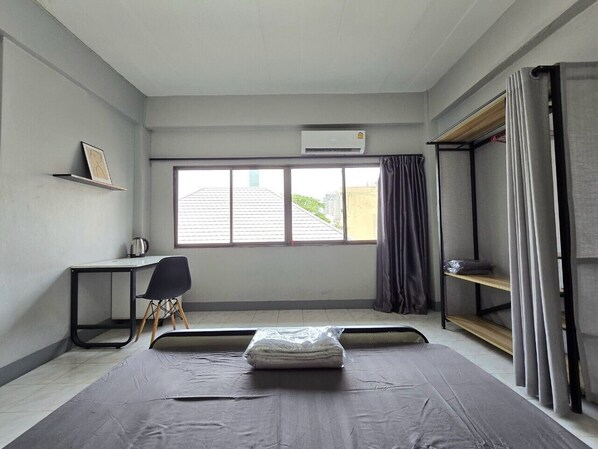 Superior Double Room, City View | Desk, free WiFi, bed sheets - SRINN House Bangkok (Bangkok)