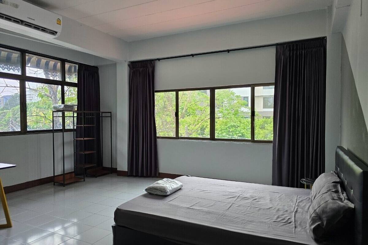 Deluxe Double Room, City View | Desk, free WiFi, bed sheets