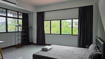 Habitación doble Deluxe, vista a la ciudad | Escritorio, wifi gratis y ropa de cama