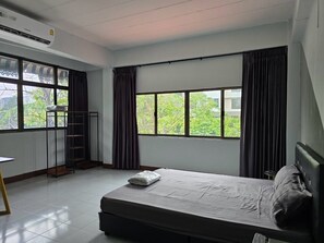 ห้องดีลักซ์ดับเบิล, วิวเมือง | โต๊ะทำงาน, Wi-Fi ฟรี, ผ้าปูที่นอน