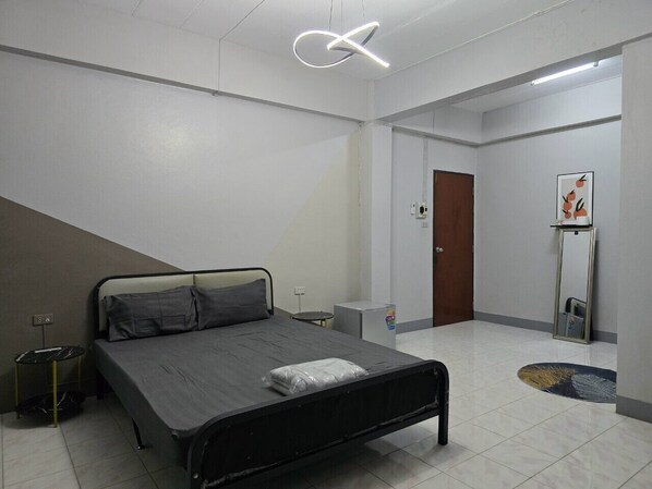 Superior Double Room, City View | Desk, free WiFi, bed sheets