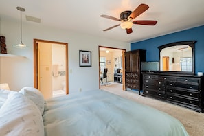 3 bedrooms, desk, iron/ironing board, travel cot
