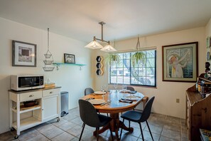 Dining - Family & Pet Friendly Desert Haven in Central Tucson (Tucson)