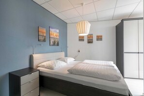 10 chambres, ameublement personnalisé