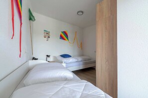 شقة مريحة - غرفتا نوم | 10 عدّة غرف نوم وطراز فريد لكل وحدة