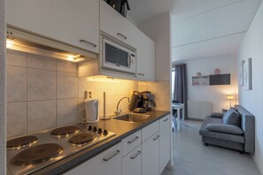 Leilighet – deluxe, 2 soverom | Eget kjøkken | Kjøleskap, mikrobølgeovn, oppvaskmaskin og kaffetrakter/tekoker