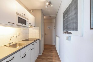 Fridge, microwave, dishwasher, coffee/tea maker - Apartment in Dunes With Stunning Views (Julianadorp)
