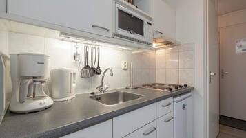 Classic Apartment, 1 Bedroom | Private kitchen | Fridge, microwave, dishwasher, coffee/tea maker