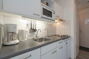 Classic Apartment, 1 Bedroom | Private kitchen | Fridge, microwave, dishwasher, coffee/tea maker