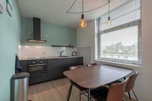 Apartament clàssic, 2 dormitoris | Cuina privada | Frigorífic, microones, forn i rentaplats 