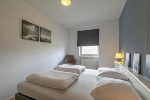 Classic Apartment, 2 Bedrooms | 6 bedrooms, individually furnished - Gorgeous Seaside Apartment (Julianadorp)