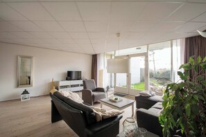 Apartamento conforto, 2 quartos | Sala de estar