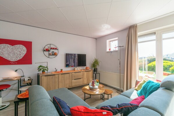 Deluxe Apartment, 2 Bedrooms | Living room - Gorgeous Seaside Apartment (Julianadorp)