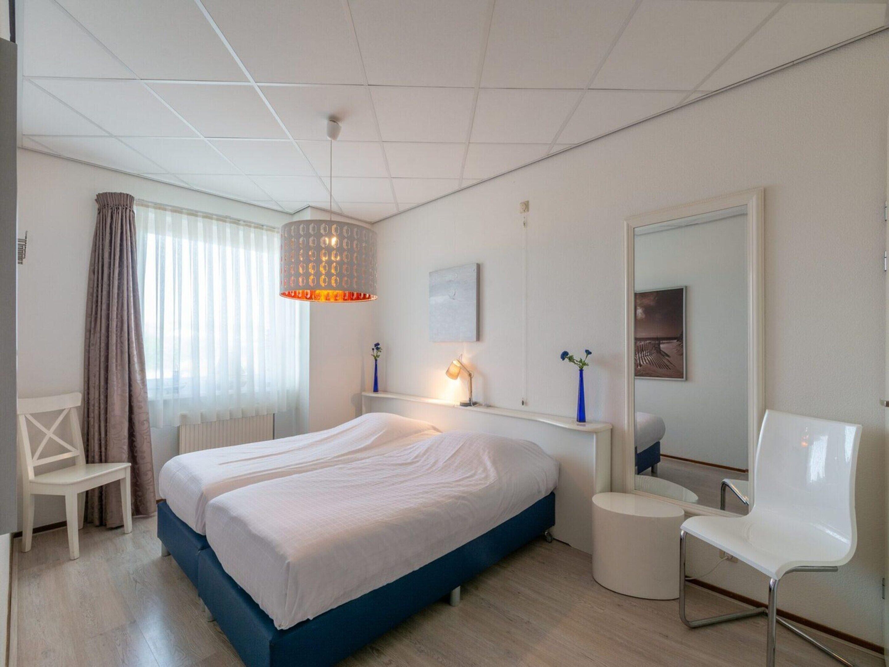 6 camere, con arredamento individuale