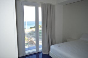 8 bedrooms, WiFi, bed sheets