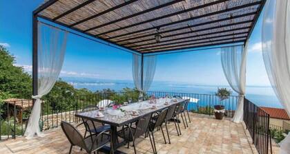 Holiday home Villa Bella with pool by Villas Guide