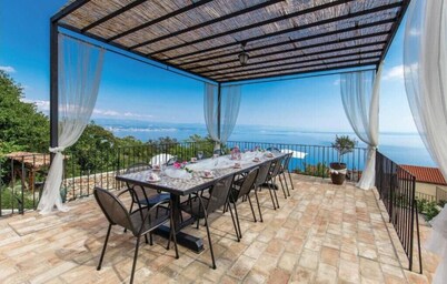 Holiday home Villa Bella with pool by Villas Guide