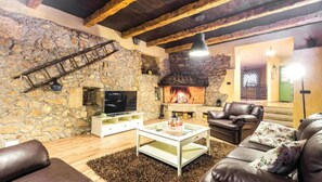 TV, fireplace - Holiday home Villa Bella with pool by Villas Guide (Sveti Anton)