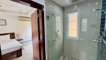Luxury-Villa, 4 Schlafzimmer, StrandnÀhe | Badezimmer