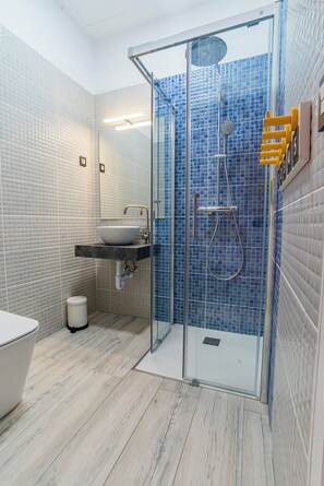 Comfort Shared Dormitory | Bathroom | Shower, soap, toilet paper