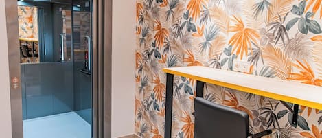 Comfort Shared Dormitory | Dining room