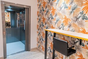 Comfort Shared Dormitory | Dining room - APTC ETXEA Hostel (Vitoria-Gasteiz)