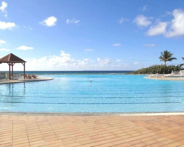 Pool - ST FRANCOIS VOTRE TI BONHEUR UNCOMPROMISING PARADISE SWIMMING POOL AND BEACH 100M AWAY (Saint-François)