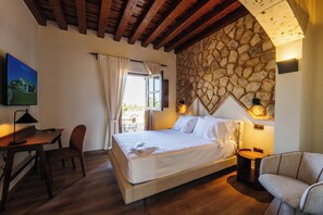 Kahden hengen standard-huone, parveke | Työpöytä, kannettavalle tietokoneelle sopiva työtila, ilmainen Wi-Fi