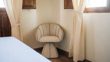Desk, laptop workspace, free WiFi, bed sheets