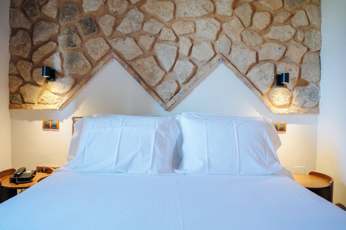 Bureau, espace de travail pour ordinateur portable, Wi-Fi gratuit
