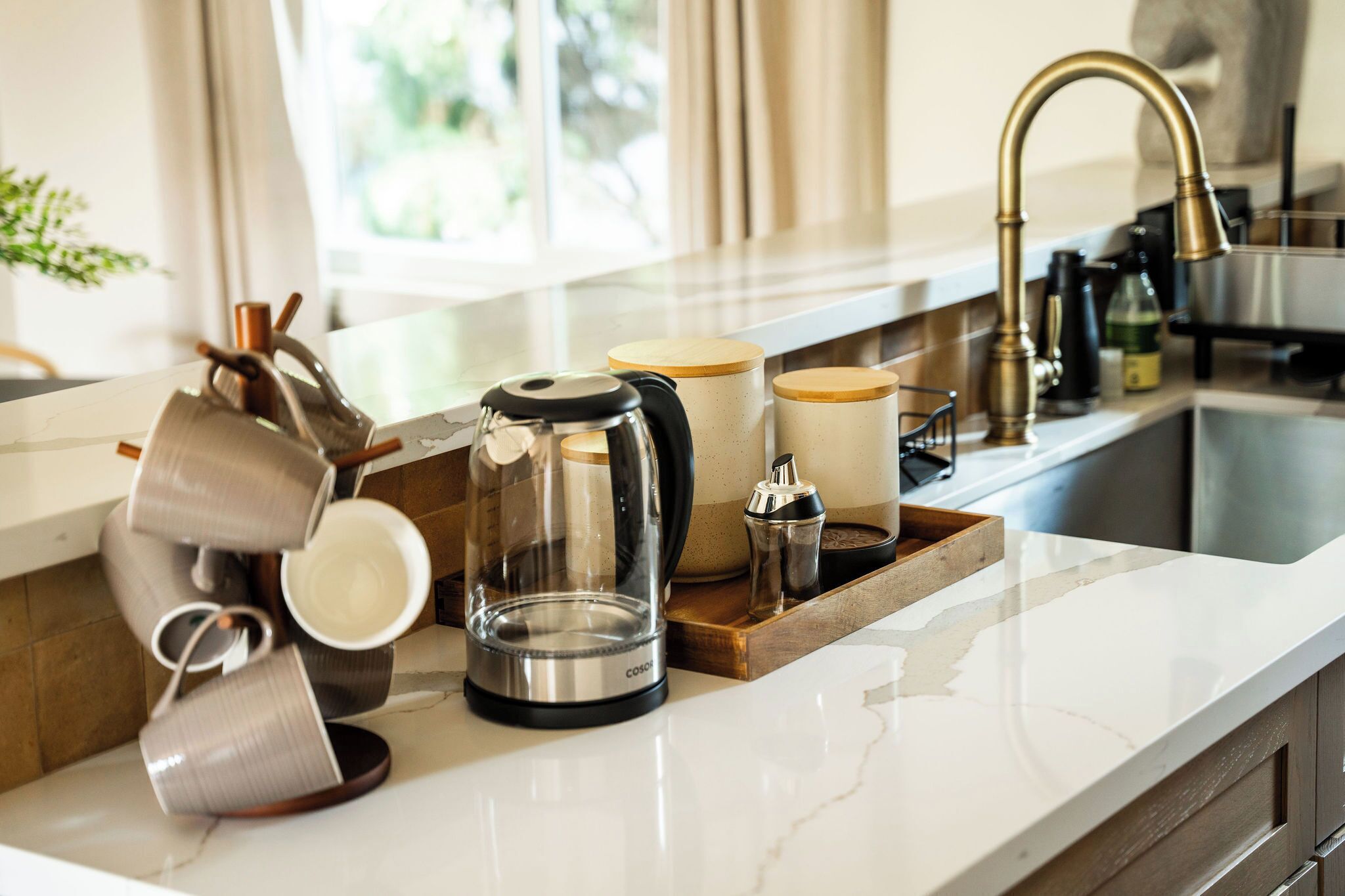 Kylskåp, mikrovågsugn, ugn och spishäll