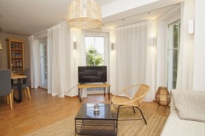 TV, ping pong, books, stereo - Cozy 3-room vacation apartment with terrace and garden - Apartment Boddenkoje (Breege)