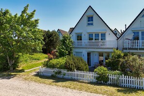 Exterior - Cozy 3-room vacation apartment with terrace and garden - Apartment Boddenkoje (Breege)