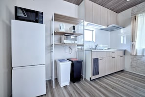 AileHouse A (Whole house) Non Smoking | Private kitchen | Fridge, microwave, stovetop, espresso maker