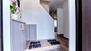 AileHouse B (Whole house) Non Smoking | Blackout drapes, free WiFi, bed sheets