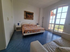 2 bedrooms, WiFi, bed sheets - App Paco: Three-room apartment with pool near the beach, relaxation and privacy guaranteed! (San Felice del Benaco)