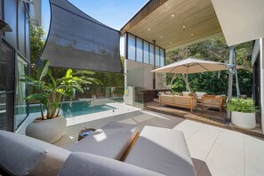 Terrace/patio - Pantai Villa on the beach (Mooloolaba Region)