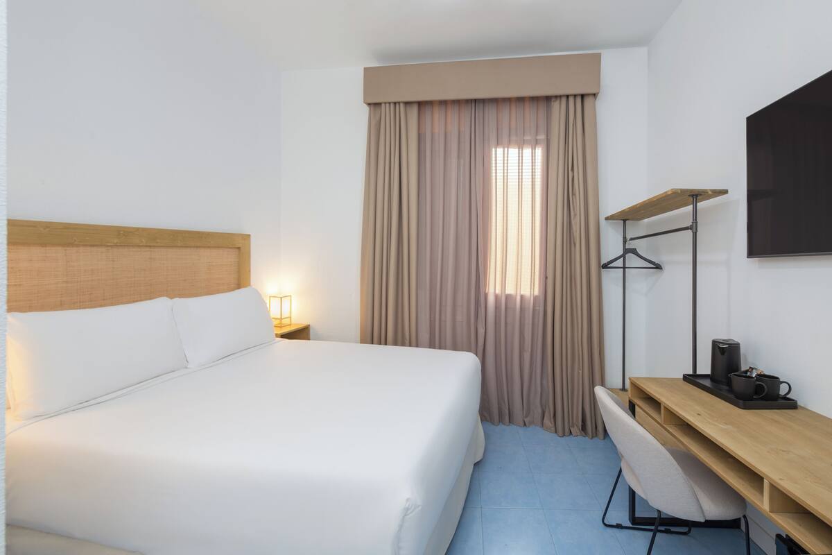 Basic Double Room | In-room safe, free WiFi