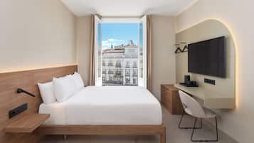 City Suite, 2 Bedrooms, Balcony, City View | Bar mini, peti besi dalam bilik, langsir/tirai gelap terus, kalis bunyi