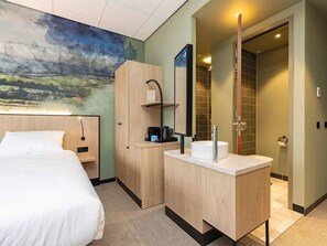 1 bedroom, free WiFi, bed sheets - Scenic Hotel Stay in Marknesse – Great for Hiking, Biking, and Boating Nearby (Marknesse)